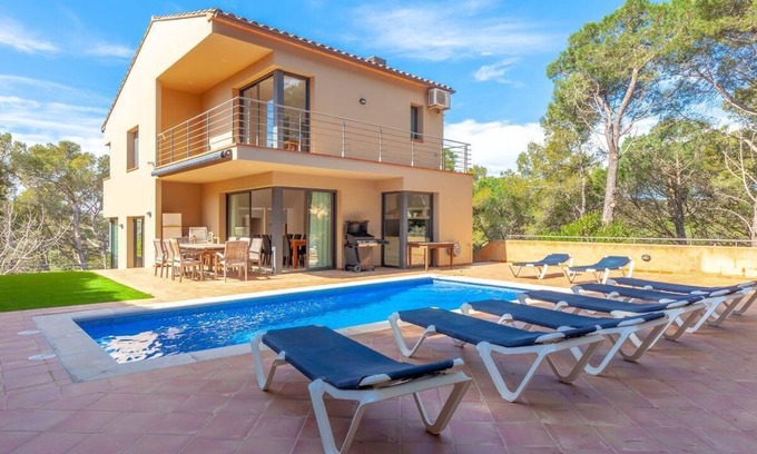 Tamariu House | Fantastic villa with private swimming pool located in the urbanization of Aigua Gelida in