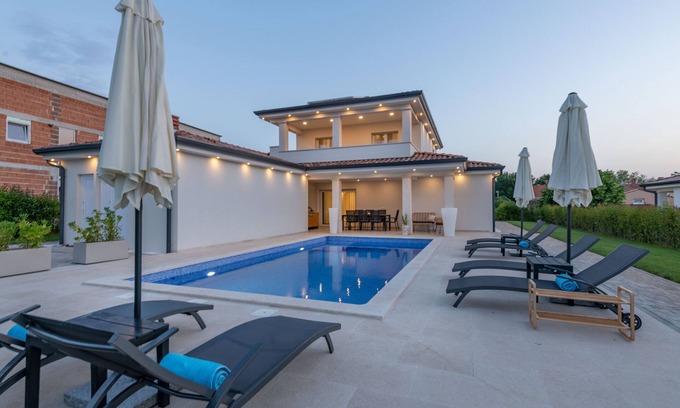 Porec Villa | Fantastische Pool-villa 9 km von Poreč Entfernt