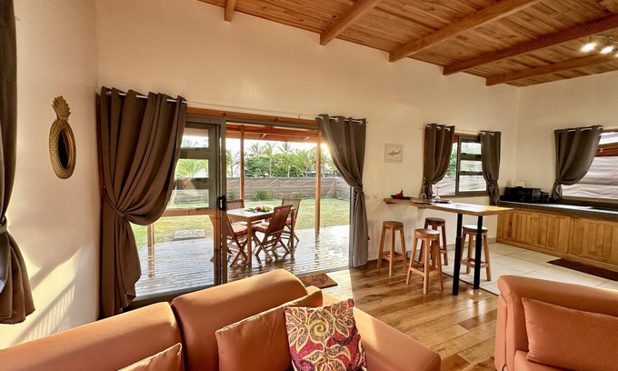 Moorea-Maiao Ski Chalet | Fare Tau Otaha - Comfy cabin w Private Beach Access