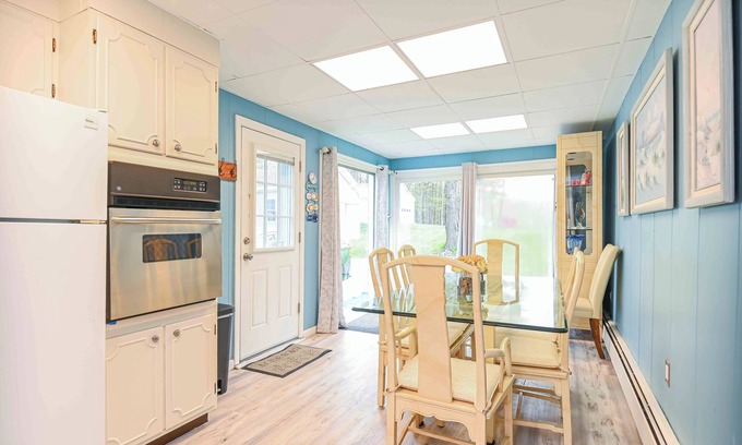 Kittery House | Farm Fun Beach Sun Kittery Maine Retreat Pet Friendly! GREAT yard!