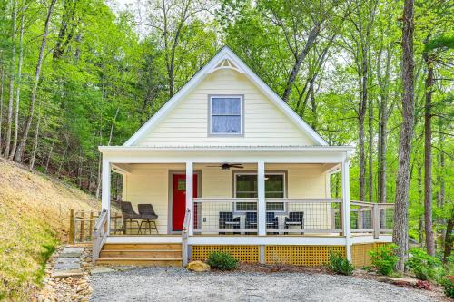 Hendersonville House | Farm On-Site Mtn-View Cottage in Hendersonville!