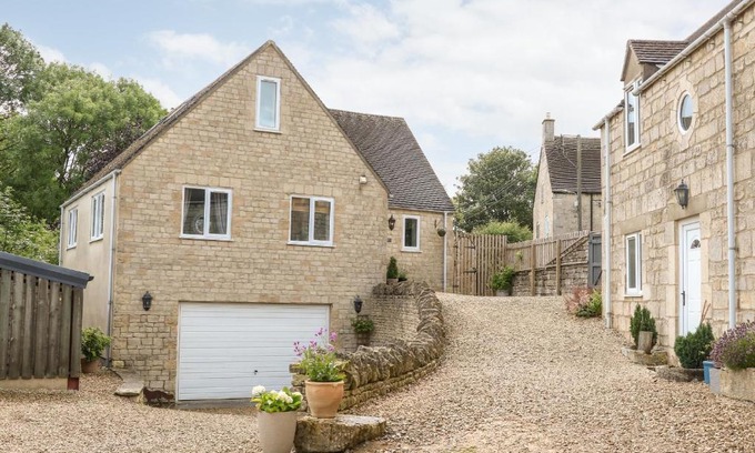 Painswick House | Farm View Lodge