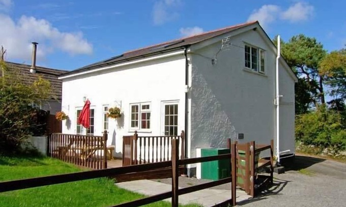 Pentraeth Cottage | FARMHOUSE COTTAGE, pet friendly, with a garden in Pentraeth