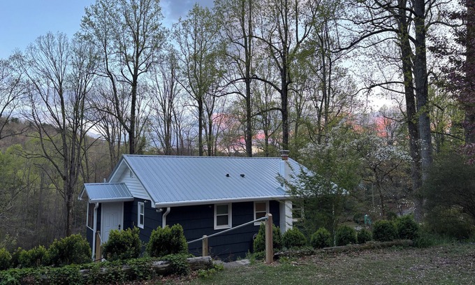 Saluda House | Farmhouse in private setting close to town