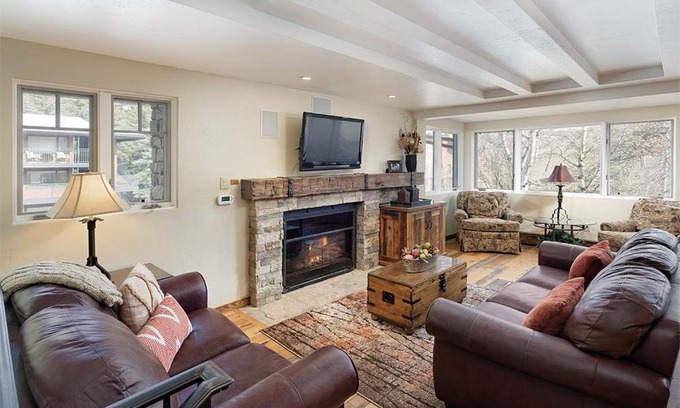 Aspen House | Fasching Haus Unit 8, Deluxe Condo w/A/C, Private Deck, 2 Blocks to Downtown