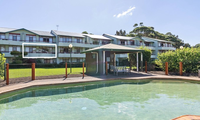 Mollymook Beach Apartment | Fathoms 7 - Beach, Pool, Tennis and Wifi -Linen Provided
