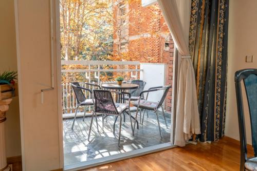 Centar Apartment | Favorite Family & Dining Gem in Skopje