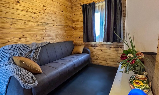 Baile Herculane Cabin | Featuring mountain views, this lodge features a garden, grill, WiFi and parking.