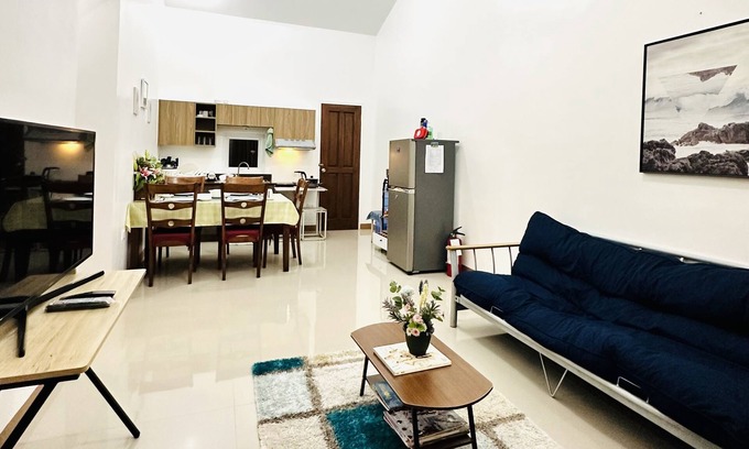 General Santos House | Feel at Home in Gensan Wi-fi Netflix Carport H&C toilet and bath Pet friendly