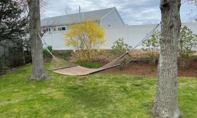 East Falmouth House | Feet in sand, then return to yard, hammock, deck, outdoor shower, bbq, fire pit!