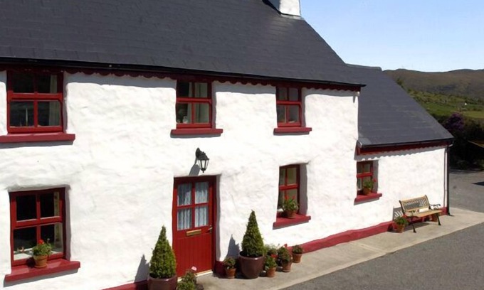 Lauragh Cottage | FEHANAUGH COTTAGE, country holiday cottage in Lauragh, County Kerry