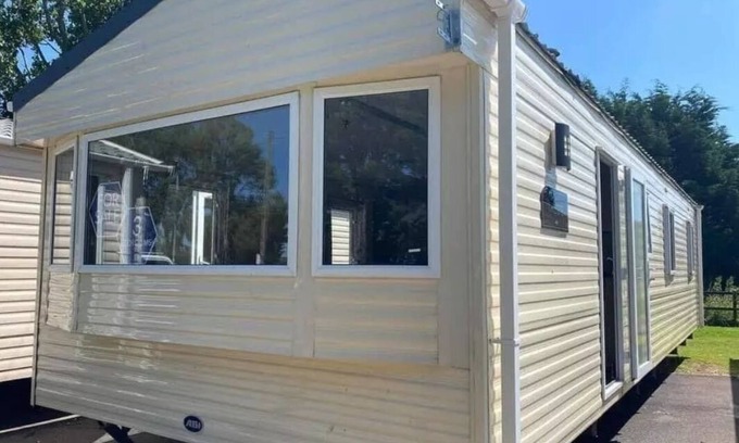 Felixstowe RV Rental | Felixstowe Beach Holiday Park Caravan