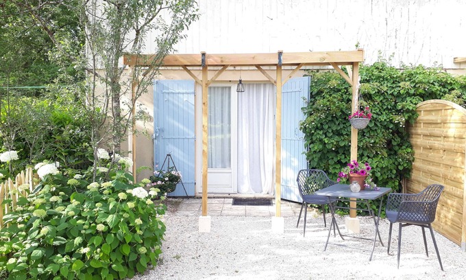 Paunat Cottage | Fem (dog friendly) gite, with swimming pool. In the heart of the Dordogne!