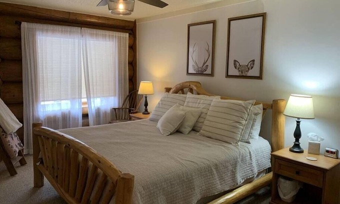 Minocqua Condo | Fence Lake Condo #10 - Docking, WIFI, Beach