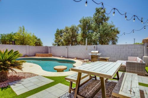 Greenfield Lakes House | Fenced-In Pool and Patio Gilbert Home!