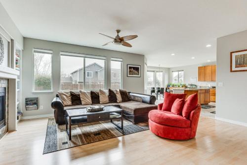 Vista Ridge House | Fenced Yard and Trail Access Dog-Friendly Erie Home