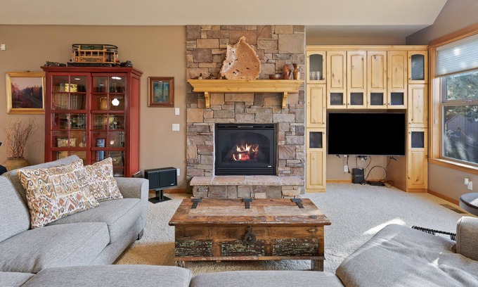 Redmond House | Fenced Yard, Mountain View, Your Home Away From Home