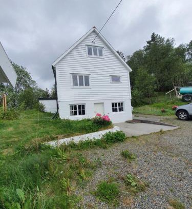 Austrheim House | Feriehus på Leirvåg/Austrheim