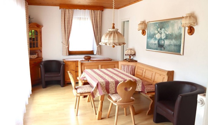 Schwarzenbach House | Ferienhaus 16-f Haus Hoher Ifen - Südlage mit Alpinem Flair - Ferienhäuser im Feriendorf Weissensee