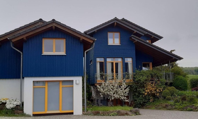 Kolbingen House | Ferienhaus Blaue Pause - Studio, Dusche, WC, Wohn-/schlafraum