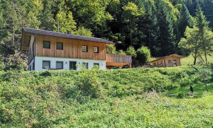 Stockenboi Apartment | Ferienhaus Komplett neu 14 Automin. vom Weisensee Entfernt. Wanderwege vor Ort