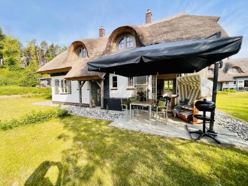 Putbus House | Ferienhaus Mee h r Zeit 07 Feriendorf Klein Stresow Rügen by ruyastay