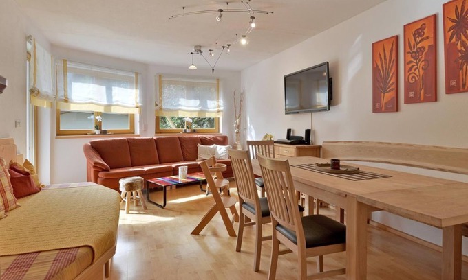 Soell Apartment | Ferienhaus Siglinde - Holiday home, shower and bath, WC, 5 bedrooms, sauna