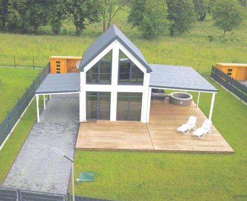 gmina Wolin House | Ferienhaus Sophia 70qm bis 5 Gäste mit Fass-Sauna, Whirlpool April bis Oktober, 75qm Terrasse und eingezäunten Garten