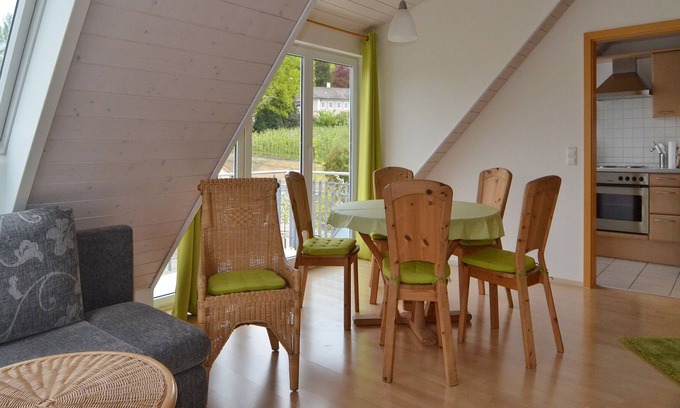 Bodman-Ludwigshafen Apartment | Ferienwohnung DG, 80qm, 1 Schlafzimmer, 1 Wohn-/Schlafzimmer, max. 5 Personen