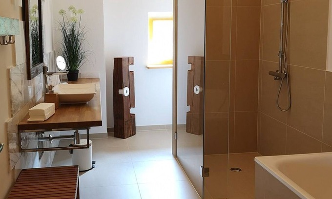 Koenigs Wusterhausen Apartment | Ferienwohnung Mühlengeist - Holiday apartments in the watermill at the castle