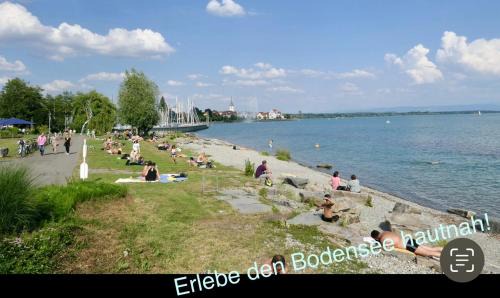 Friedrichshafen Apartment | Ferienwohnung am Bodensee- zentrale Lage, free parking and wifi, 109 m2, privater Garten, 7 Gäste, 2x Kingsize Boxspringbett, familienfreundlich