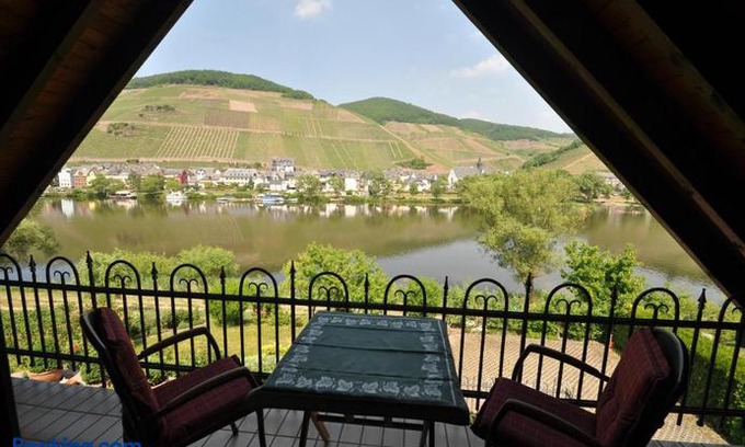 Kaimt Apartment | Ferienwohnung am Moselufer