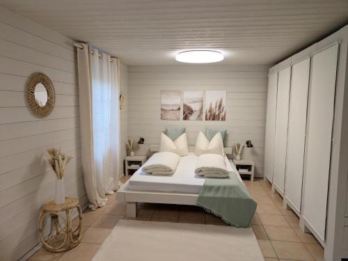 Hilzingen House | Ferienwohnung Blütenzauber in Idyllischer Lage Nähe Bodensee