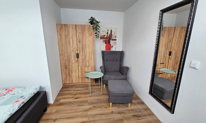 Dippelsdorf Apartment | Ferienwohnung Civrilli 1 Direkt an der B91