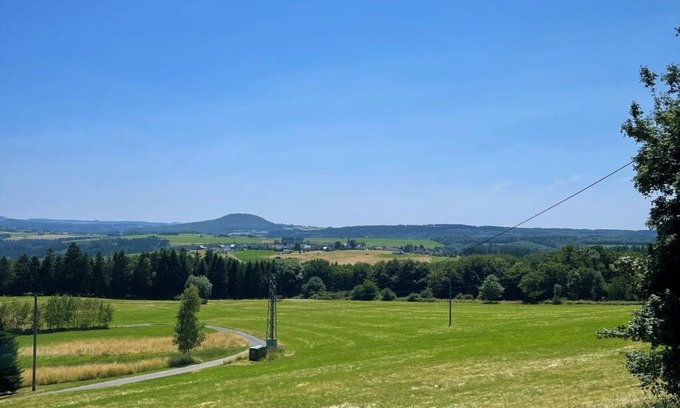 Blindert Apartment | Ferienwohnung Eifel (Blick Aremberg)