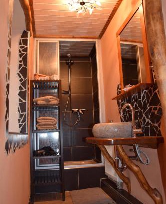 Naumburg Apartment | Ferienwohnung Könitz, Ricarda