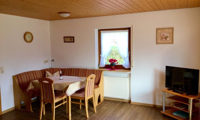Haslachsimonswald Apartment | Ferienwohnung "unten" mit 60 qm, 1 Schlafzimmer für maximal 4 Personen