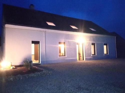 Savigne-lʼEveque House | Fermette de charme rénovée avec grand terrain, 5 chambres, proche du circuit 24H du Mans - FR-1-410-304