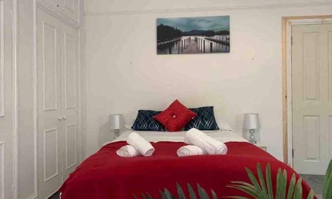 Balham Apartment | Fernlea Sapphire Suite