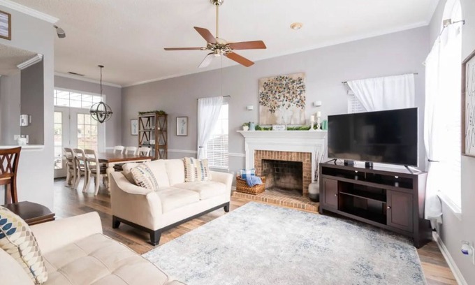 Paw Creek House | Few Mins to Ballantyne-Pet Friendly-1 Level Home-Private Plunge Pool in Backyard