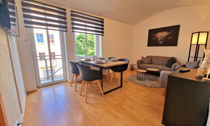 Chemnitz Apartment | FEWO "Anne" Großzügige Wohnung im Zentrum von Chemnitz