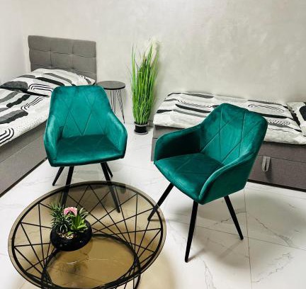 Langen Apartment | FeWo BEE61 * Langen EXKLUSIV für 4 Personen *Vollausstattung mit Küche* inklusive TERRASSE