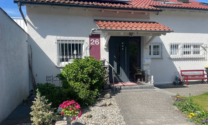 Ravensburg Apartment | Fewo in Ruhiger Lage mit Südbalkon Nahe Spieleland und Bodenseeregion