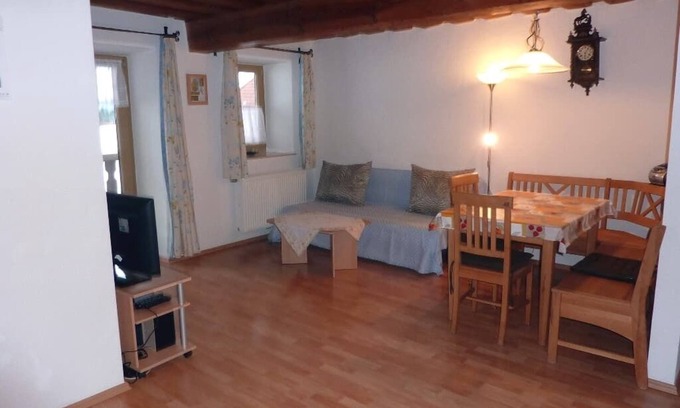 Wildenranna Apartment | Fewo mit Balkon für 2 Personen mit Frühstück möglich