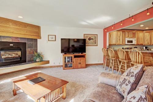 Mountain House Apartment | Ffd7 Frostfire Condo