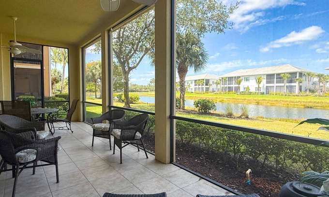 Naples House | FIDDLER'S CREEK 3/3 WATERFRONT COACH HOME, SOCIAL MEMBERSHIP TO FIDDLER'S CREEK