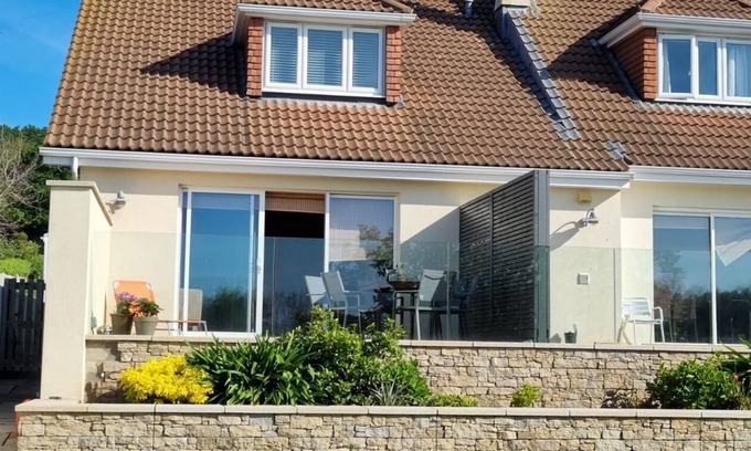 Saint Clement House | Field View, whole annexe