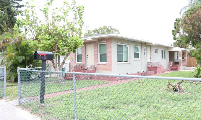 Little Ranches Apartment | Fillmore Suite A: Spacious/Laundry/2br/Gourmet Kitchen/Wi-Fi/OLED 55" TV