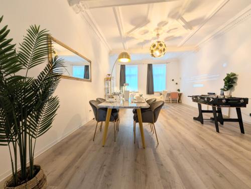 Goerlitz Apartment | FILMAP-Apartments-Zentrale Lage-Boxspringbett-Beamer-Popcorn-gratis Parkplatz