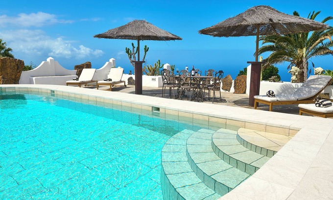 Las Manchas House | Finca Fortuna Casa Luna feel-good oasis/dream location/saltwater pool/sun side